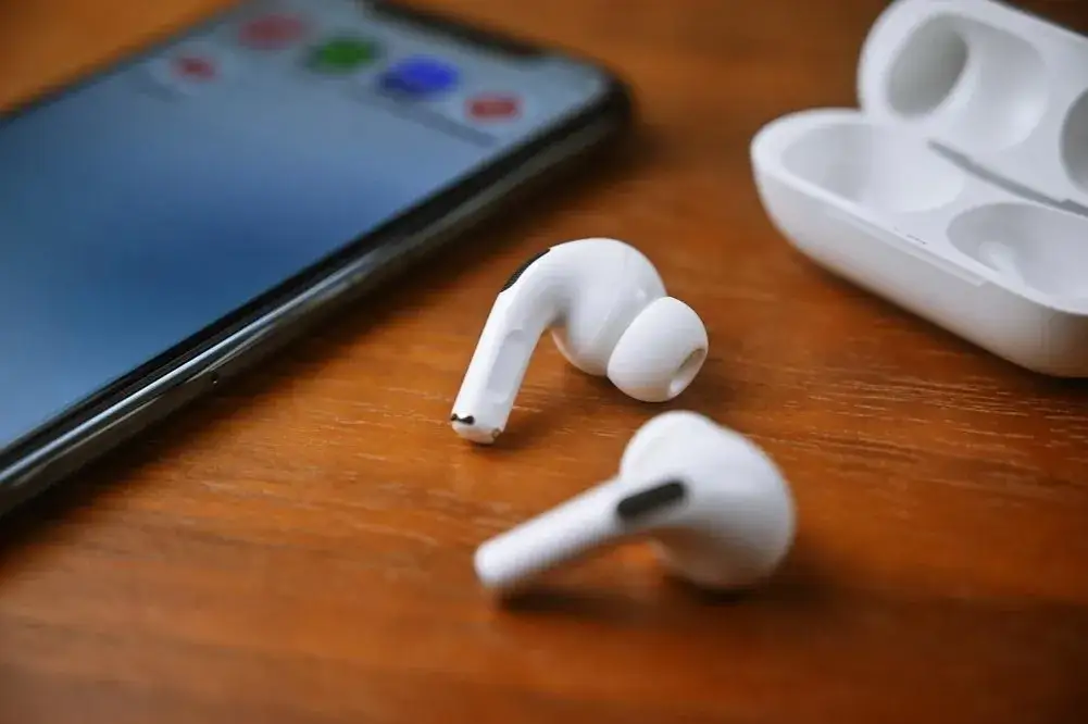 Zdjęcie Najlepsza ładowarka do AirPods Pro – uniknij problemów z ładowaniem